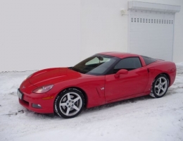 Chevrolet Corvette s protislunečními autofóliemi Llumar