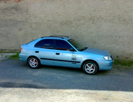 Hyundai Accent - protislunecni autofolie Llumar AT15