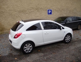 Opel Corsa instalace protislunecni autofolie Llumar AT15