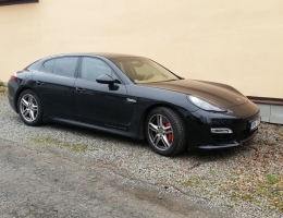 Porsche Panamera s autofóliemi LLumar ATR20,35