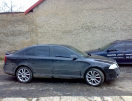 Skoda Octavia 2 RS instalace protislunecni autofolie Llumar AT15
