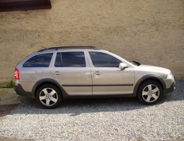 Skoda Octavia Scaut instalace protislunecni autofolie Llumar AT15,35