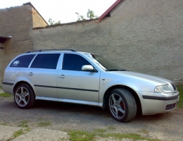 Skoda Octavia combi instalace protislunecni autofolie Llumar na autosklo