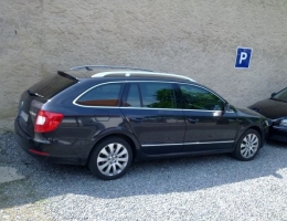 Skoda Superb combi instalace protislunecni autofolie Llumar ATR35