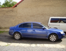 Skoda Superb instalace protislunecni autofolie Llumar ATR5,15