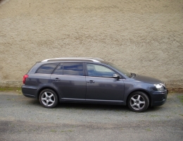 Toyota Avensis combi instalace protislunecni autofolie Llumar AT15