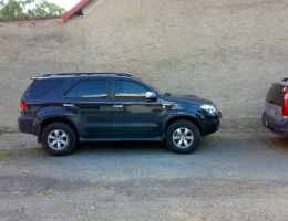 Toyota Fortuner instalace protislunecni autofolie Llumar ATR5,35