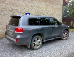 Toyota Land Cruiser instalace protislunecni autofolie Llumar ATR15